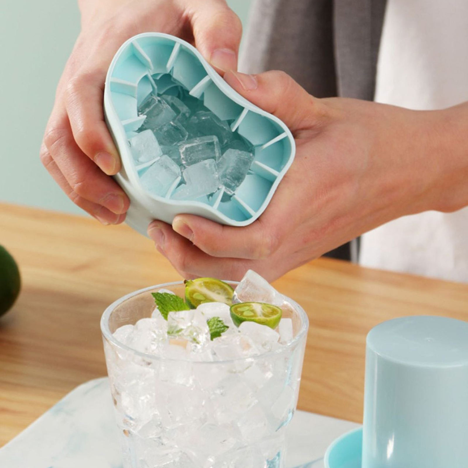 large silicone ice bucket for 2 drinks space saving, easy to use large silicone ice bucket for 2 drinks space saving, easy to use
